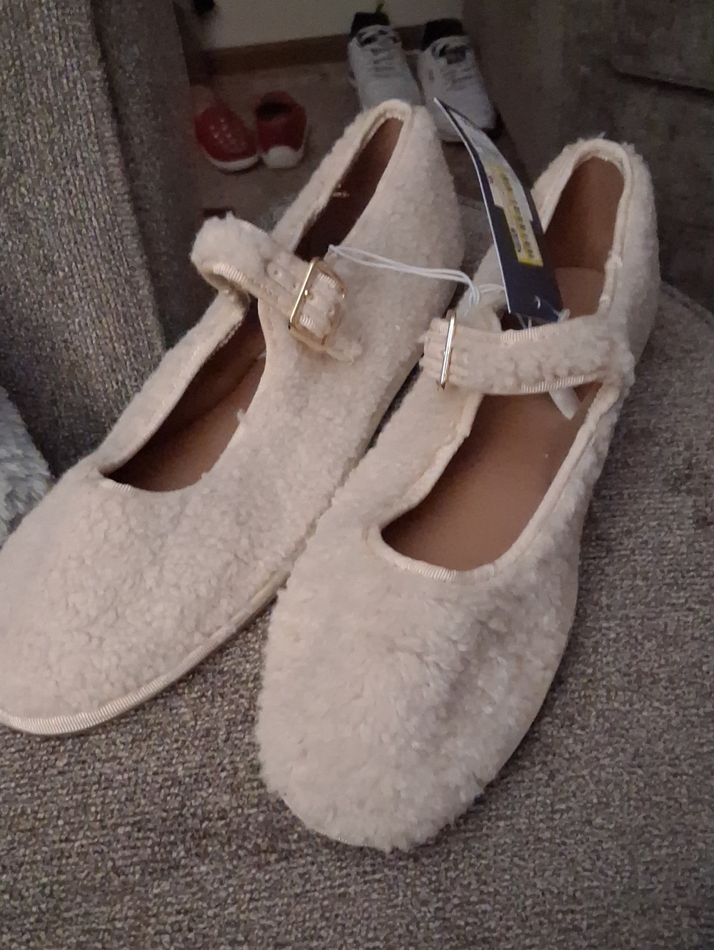 Universal Cream Faux-Sherpa Mary Jane Slippers with Gold Buckle Womens Size 11